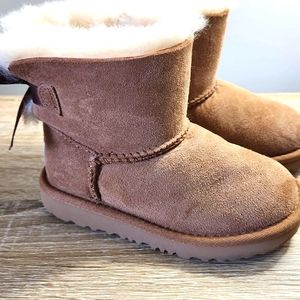 Girls Uggs...Mini Bailey Bow